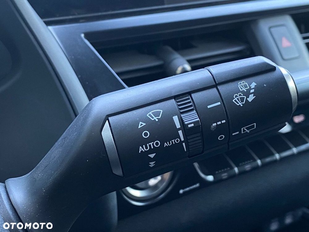 Lexus UX 250h GPF Business 2WD - 28