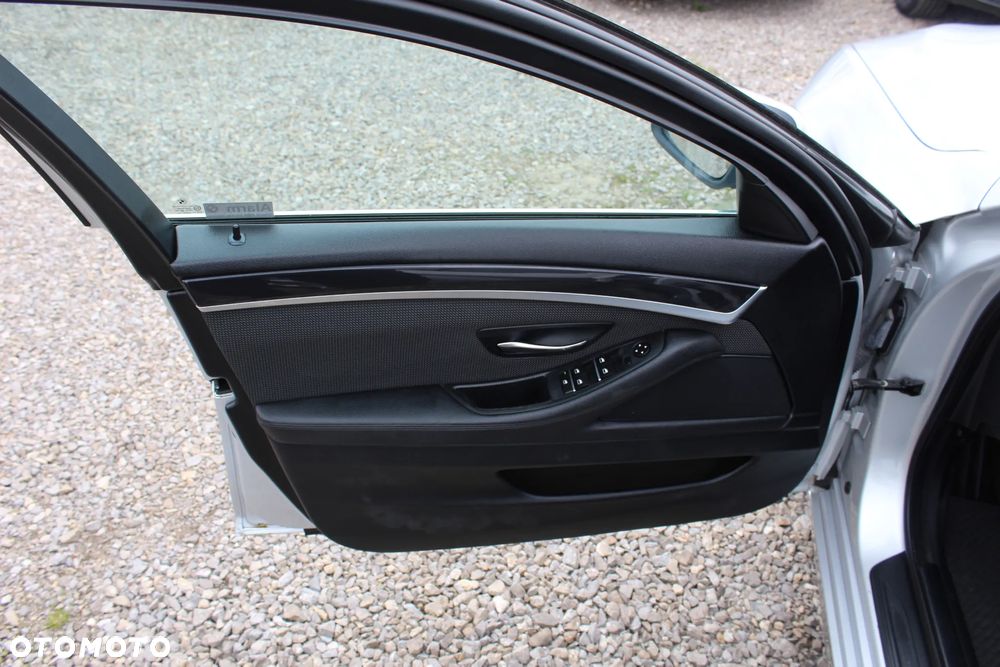 BMW Seria 5 520d - 27