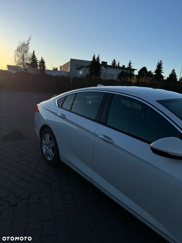 Opel Insignia 1.5 T Enjoy S&S - 10