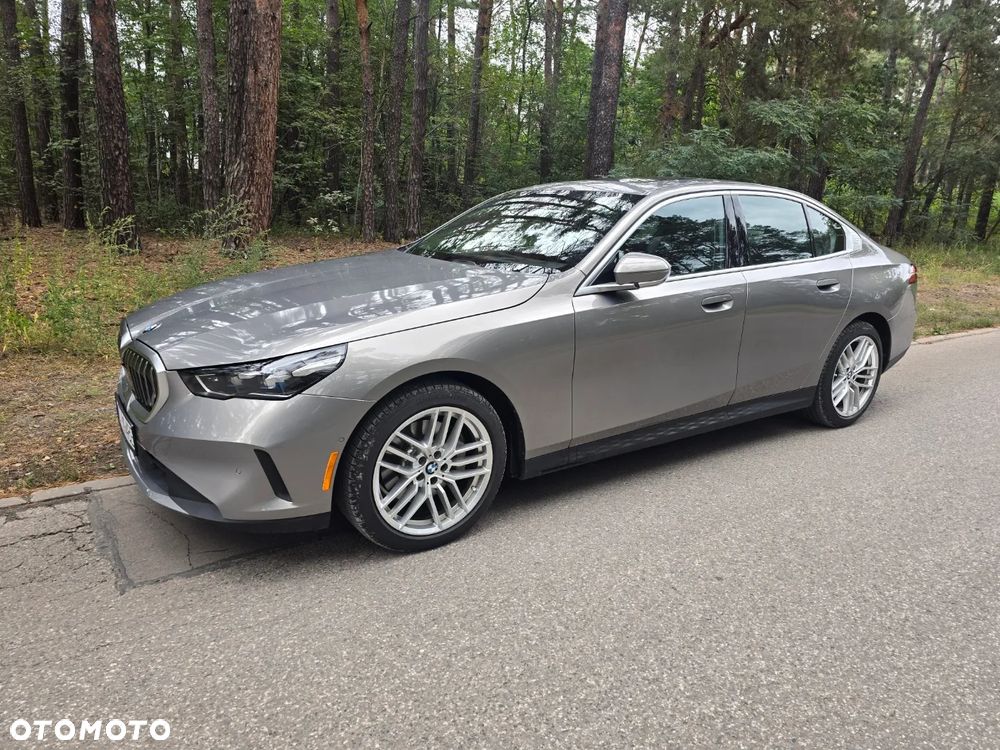 BMW Seria 5 530i xDrive mHEV - 11