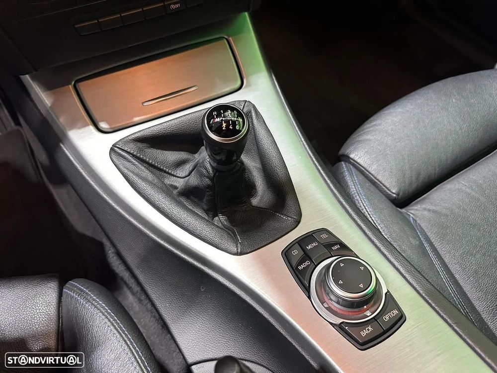 BMW 318 d Pack M - 37