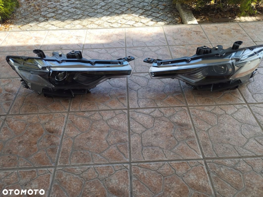 Lampa Xenon Nieskrętny Maserati Levante 670032327 670032328 NOWE ORYGINALNE - 1