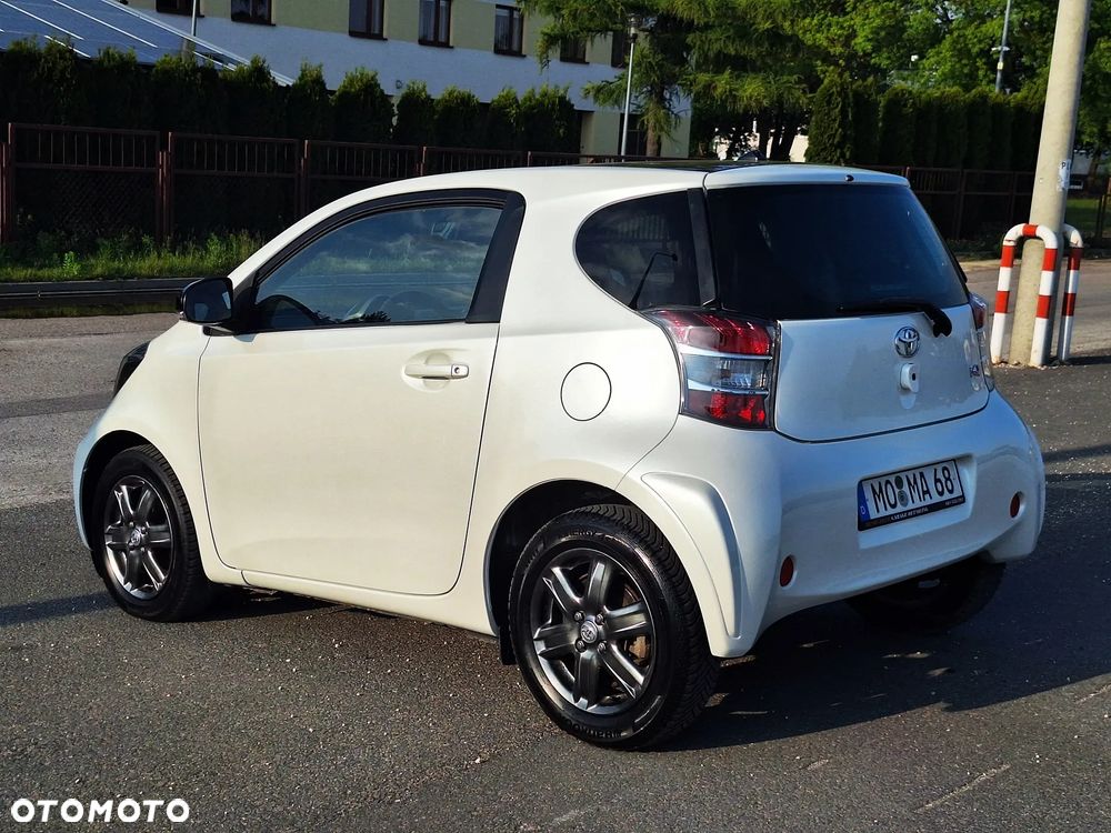 Toyota iQ 1.0 + - 3