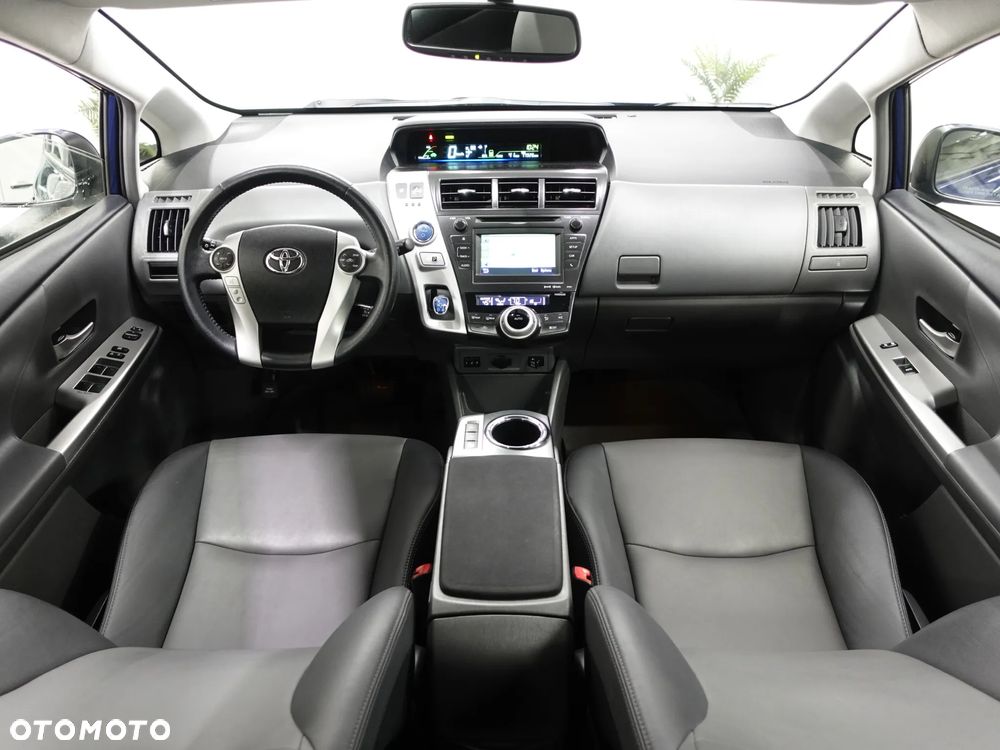 Toyota Prius (Hybrid) - 26