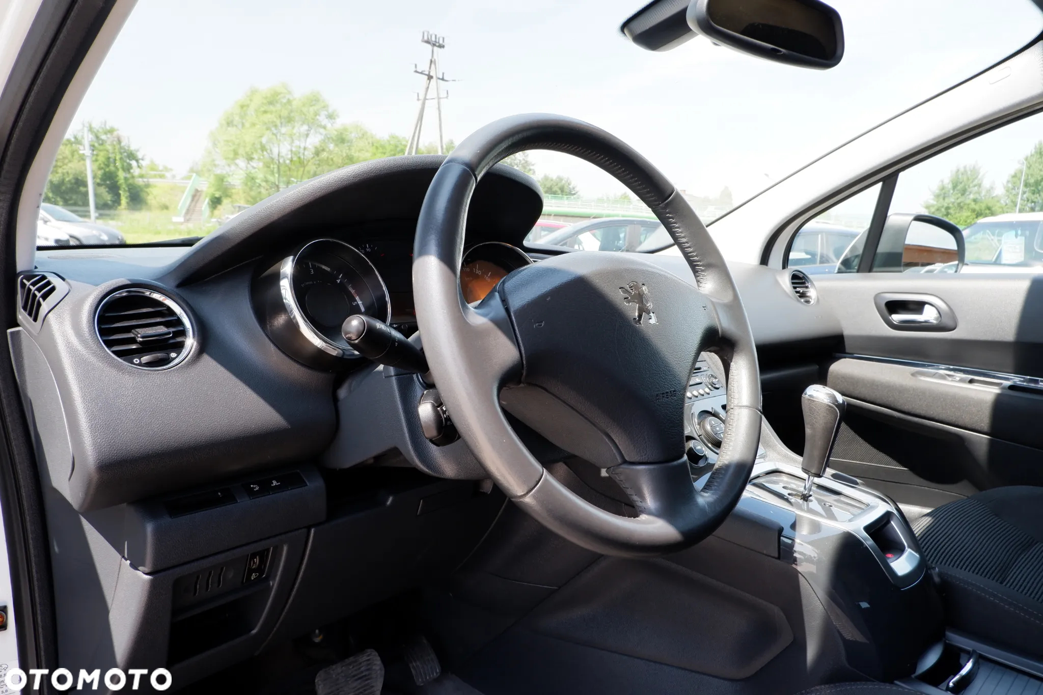 Peugeot 5008 HDI FAP 110 EGS6 Tendance - 24