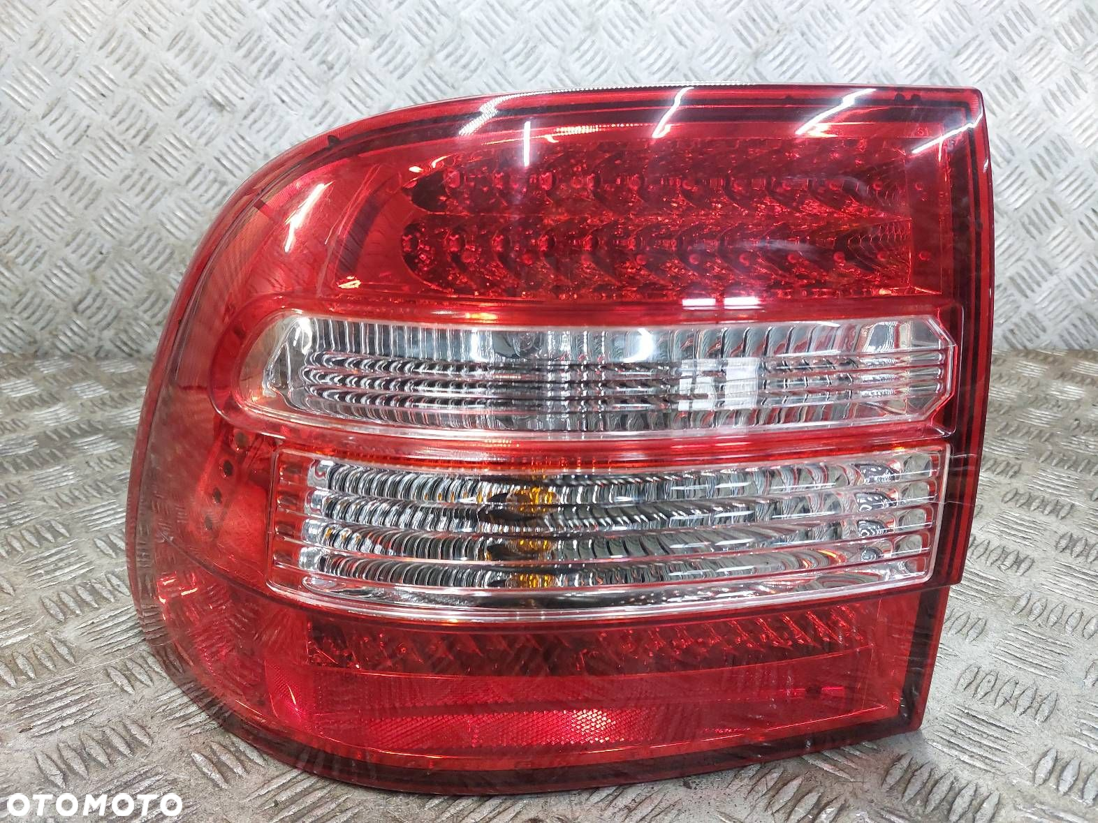 LAMPA LEWY TYŁ POSCHE CAYENNE I - 2