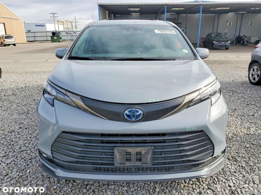 Toyota Sienna - 6