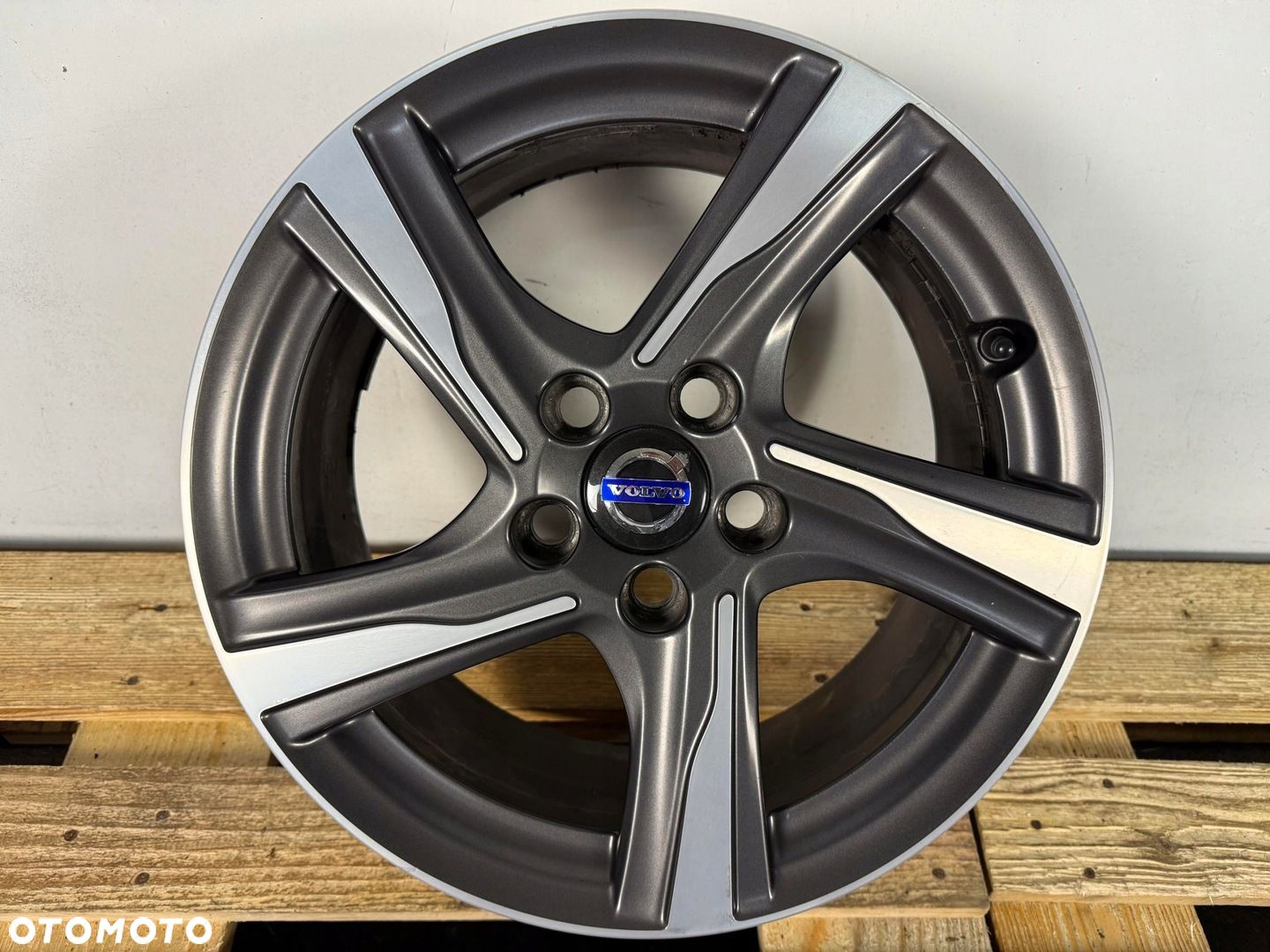 FELGA ALUMINIOWA VOLVO V40 II 2 16" 7.0 31423322 CALA LADNA ORYGINALNA - 1
