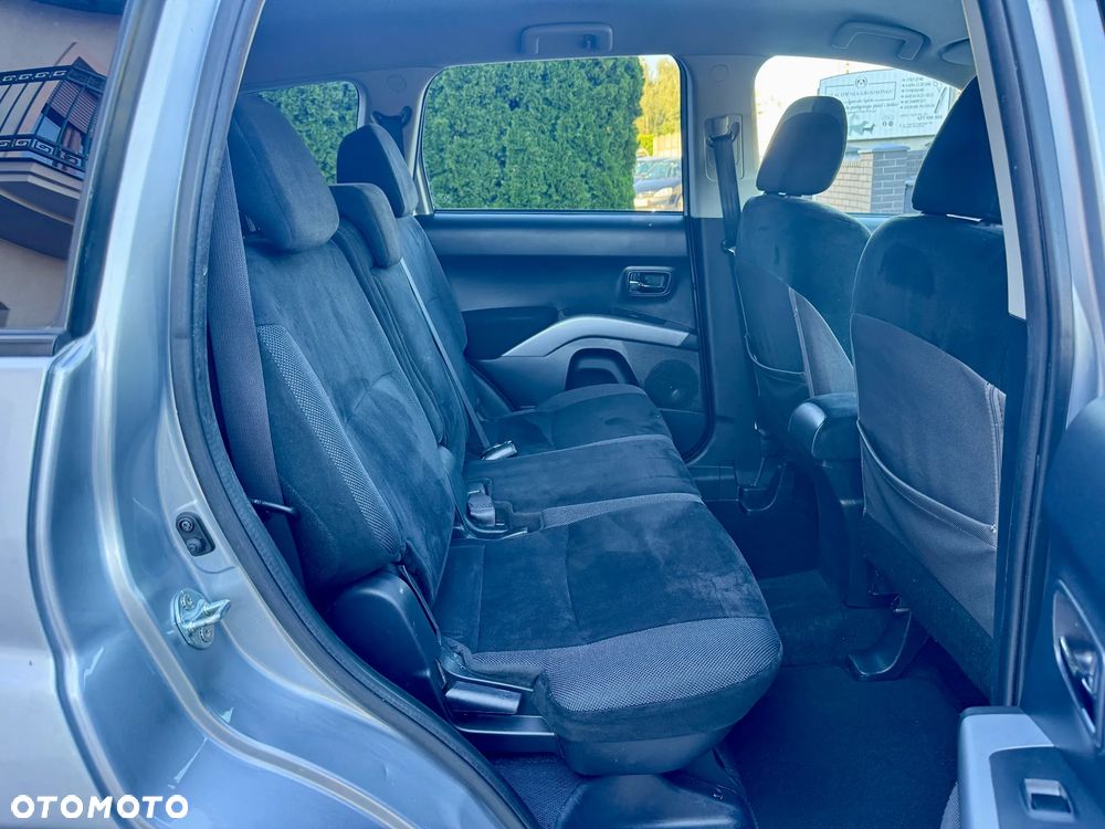 Mitsubishi Outlander 2.4 4WD CVT Instyle - 30