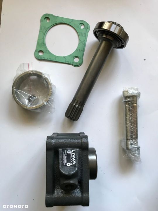 PRZYSTAWKA HYDRAULIKI ZF + WAŁEK - 2