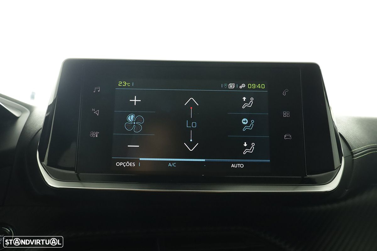 Peugeot e-2008 50 kWh GT - 11