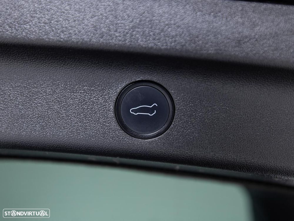 Tesla Model Y Long Range Dual Motor AWD - 16