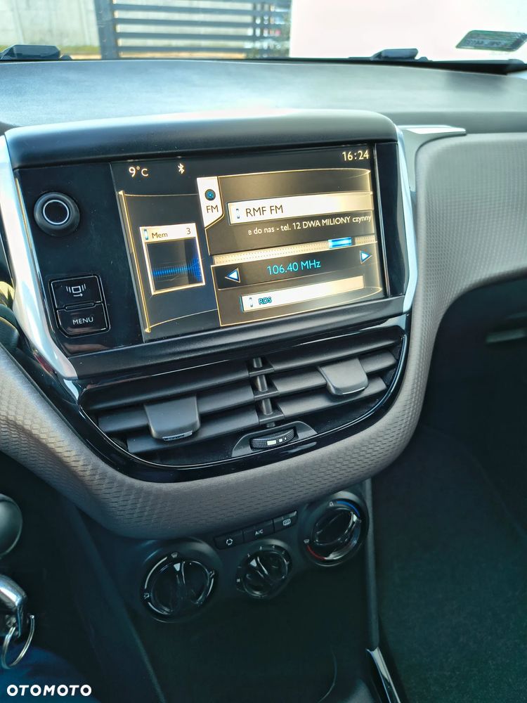 Peugeot 2008 1.2 Pure Tech Style EU6 - 10