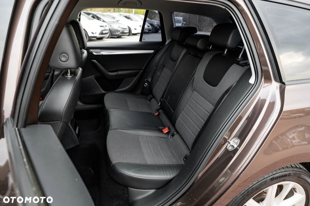 Skoda Octavia 2.0 TDI 4x4 Elegance DSG - 21