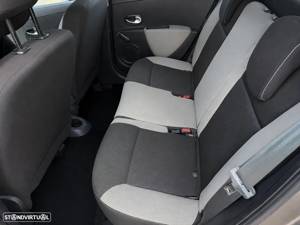 Renault Clio Break 1.2 16V Confort 130g - 10
