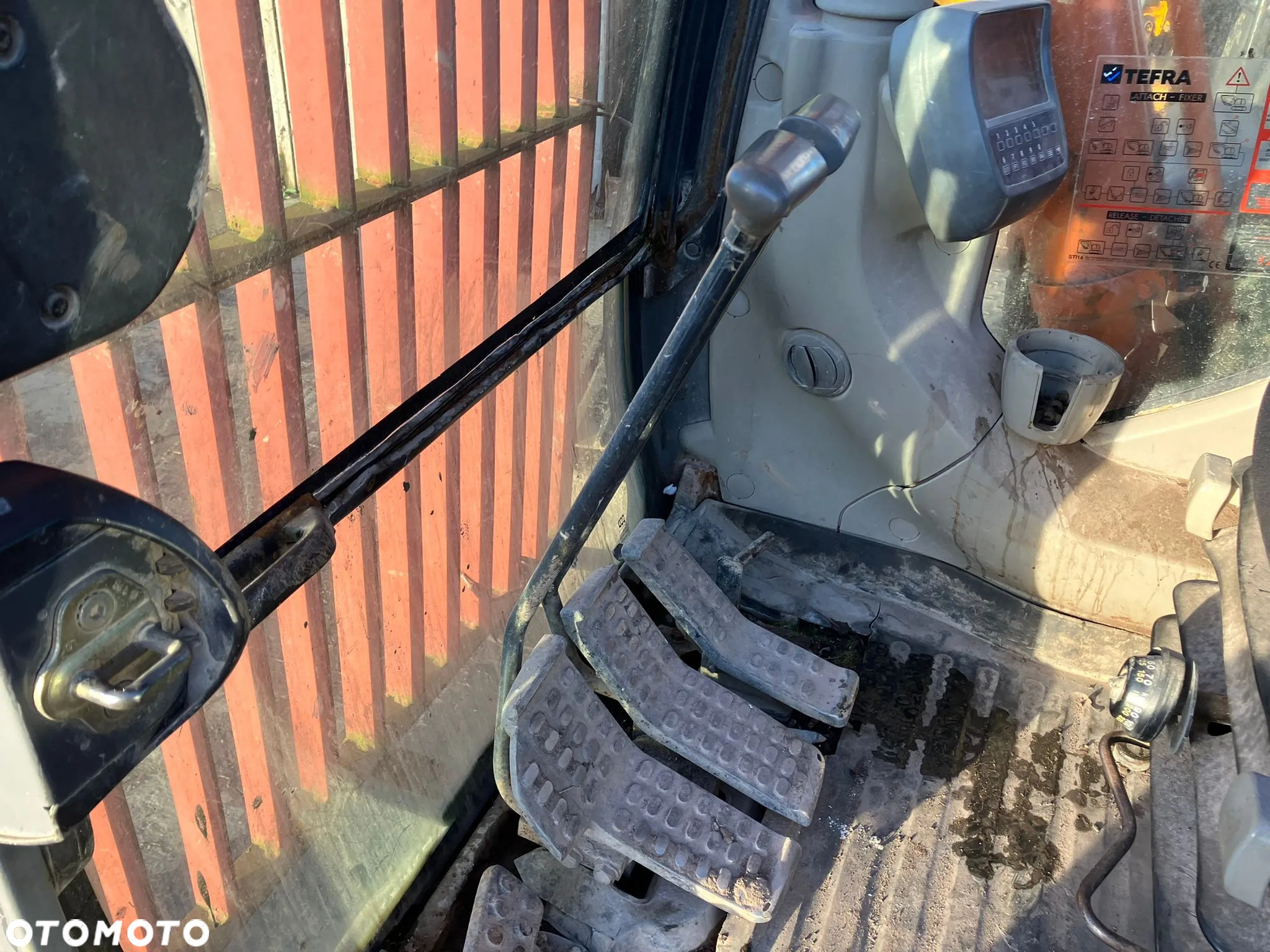 Hitachi ZX210LC-3 - 15