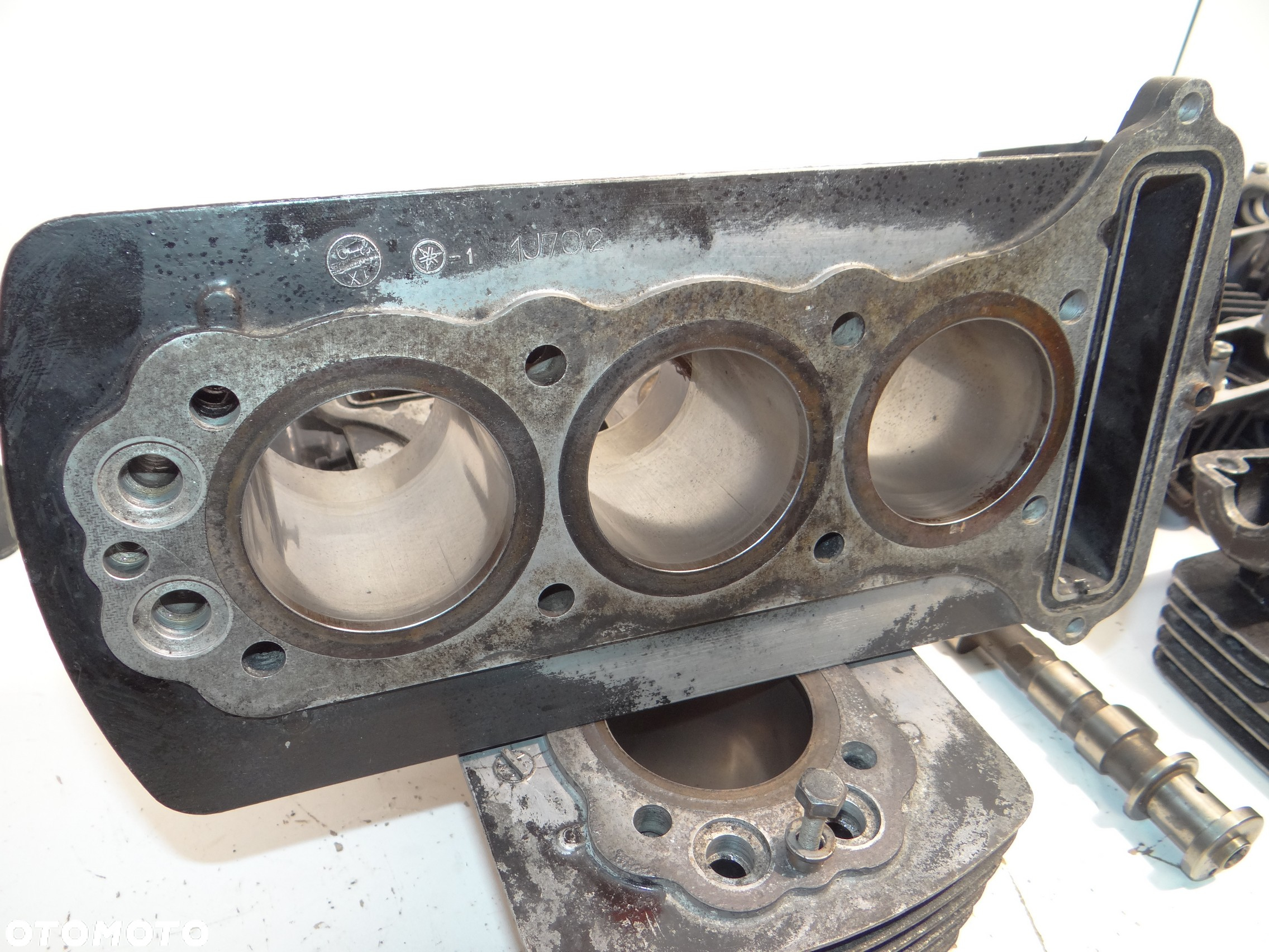 Yamaha XS 750 głowica cylinder tłoki szklanki płytki zaworowe wałek rozrządu pokrywa głowicy Y1238 - 13