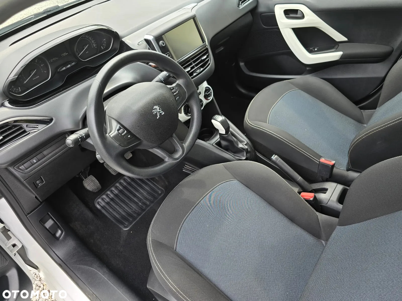 Peugeot 208 - 11