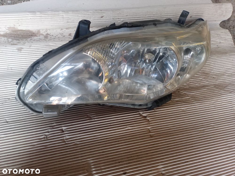 Lampa przód lewy lewa corolla e15 Lift sedan
