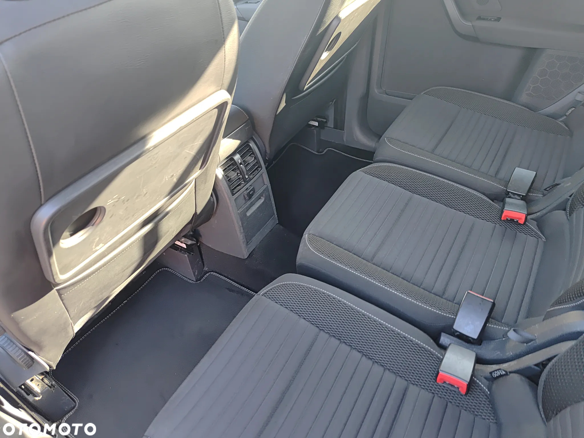 Volkswagen Touran 1.6 TDI DPF Comfortline - 31