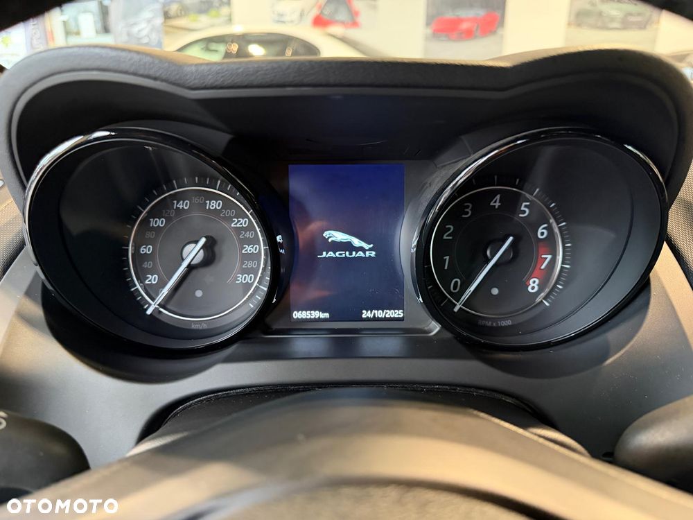 Jaguar F-Type - 21