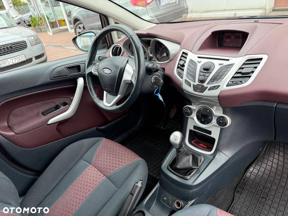 Ford Fiesta 1.25 Celebration - 31
