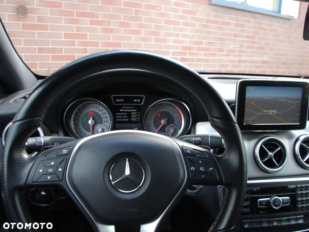Mercedes-Benz CLA 220 CDI 4Matic 7G-DCT AMG Line - 19
