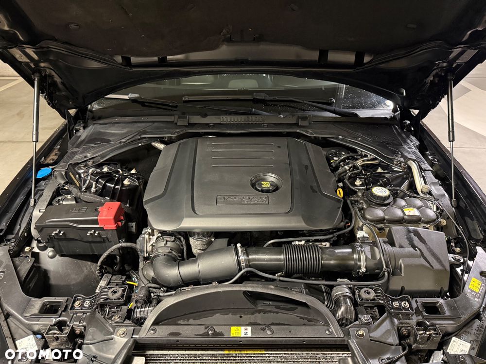 Jaguar XE - 6