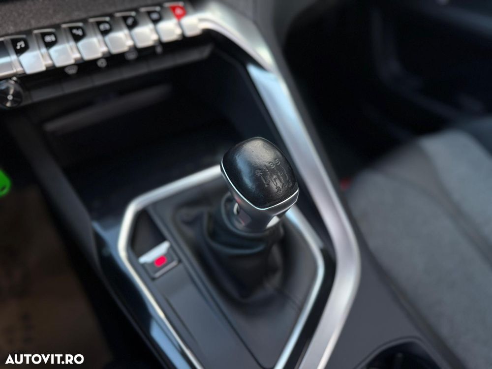 Peugeot 3008 PureTech 130 Stop & Start GPF Allure Pack - 27