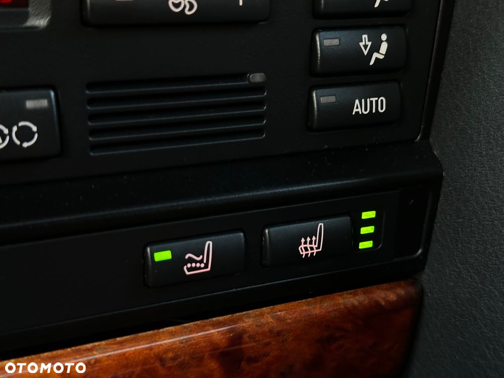 BMW Seria 7 735i - 17
