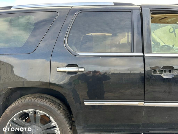 CADILLAC ESCALADE 07-14 DRZWI TYLNE PRAWE