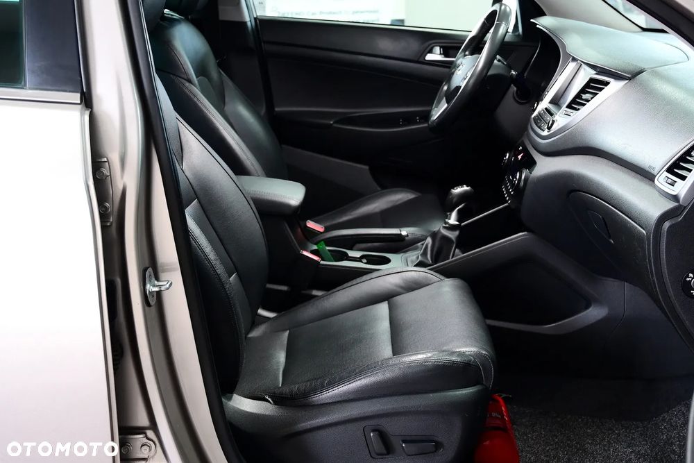 Hyundai Tucson 1.7 CRDI BlueDrive Style 2WD - 22