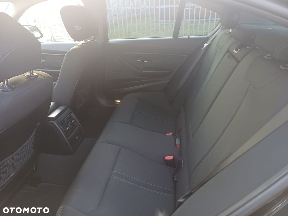BMW Seria 3 318i Sport Line - 18