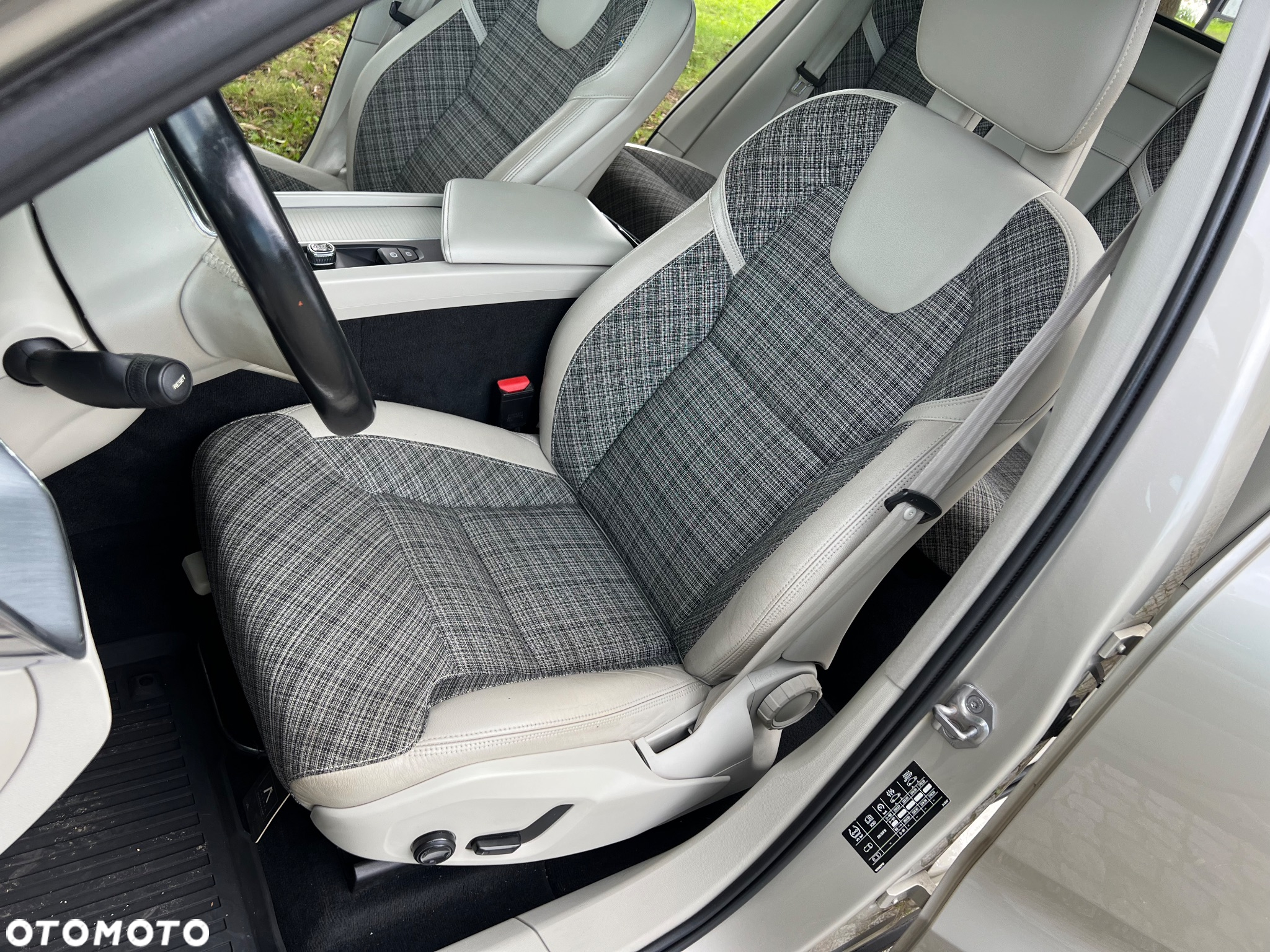 Volvo XC 60 D4 AWD Geartronic Momentum - 21