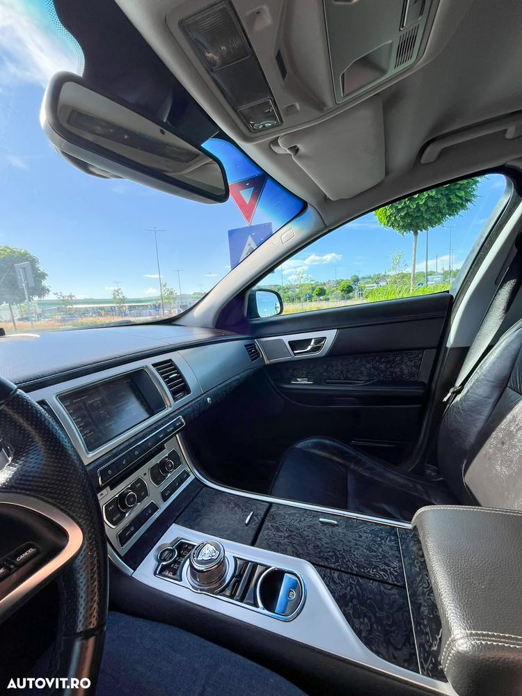 Jaguar XF 2.2D Premium Luxury - 15
