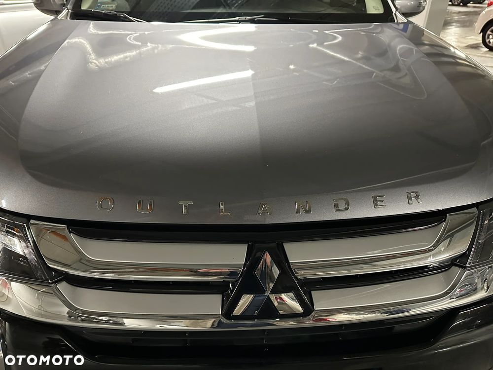 Mitsubishi Outlander - 16