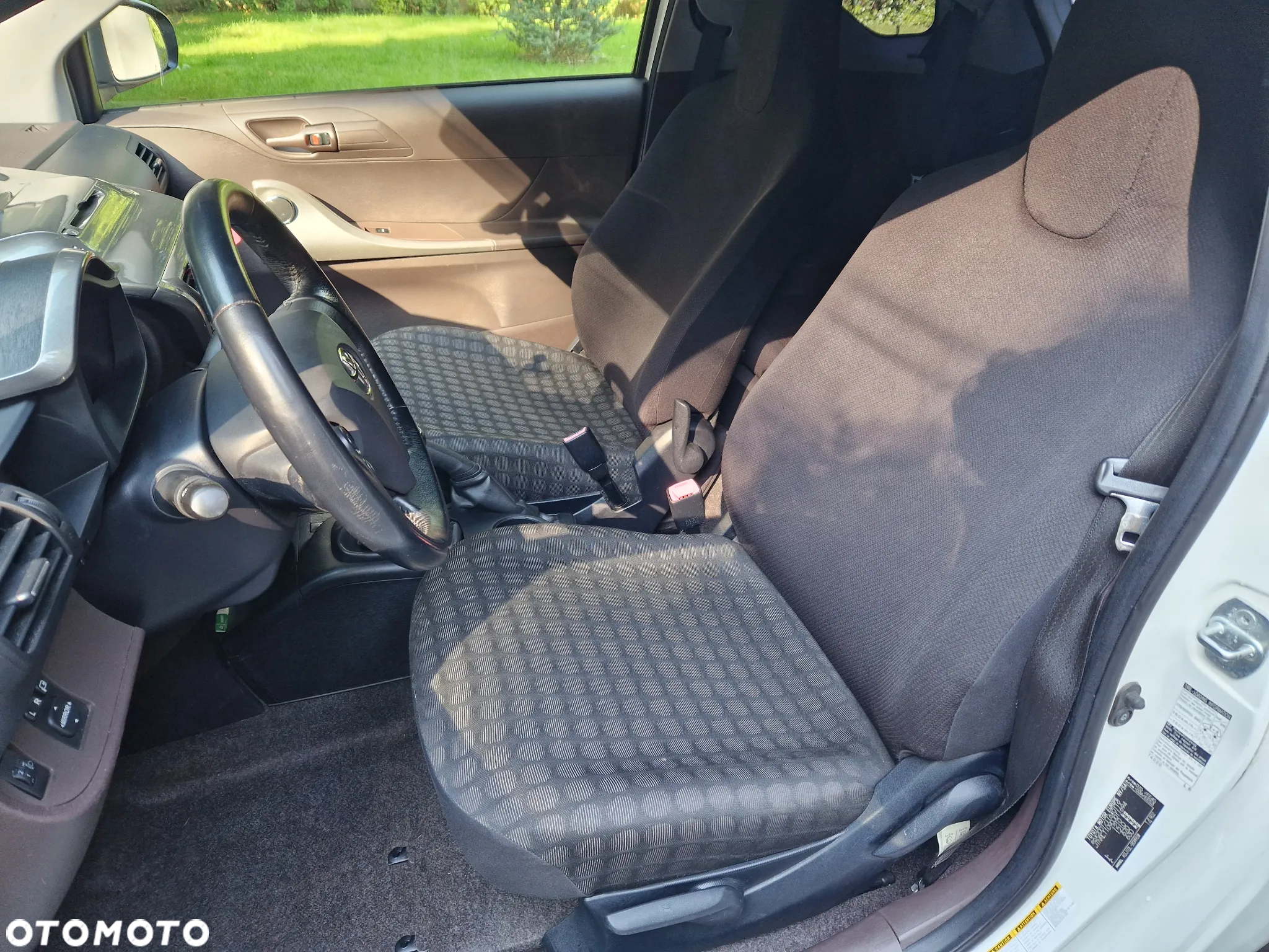 Toyota iQ - 21