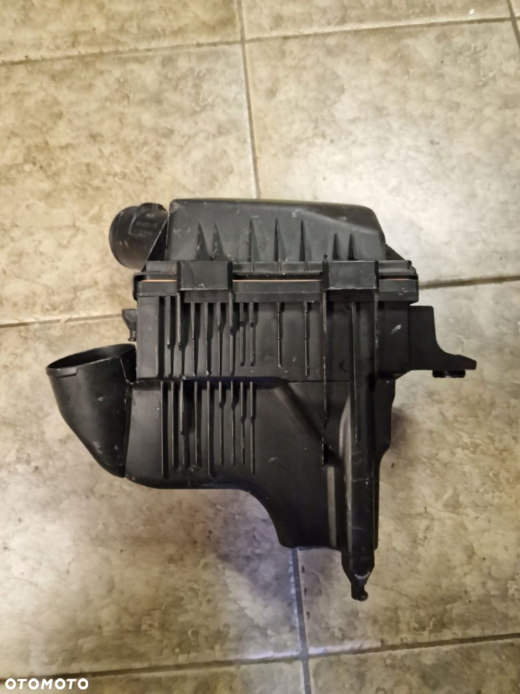 OBUDOWA FILTRA POWIETRZA MITSUBISHI COLT 2023 165003342R - 2