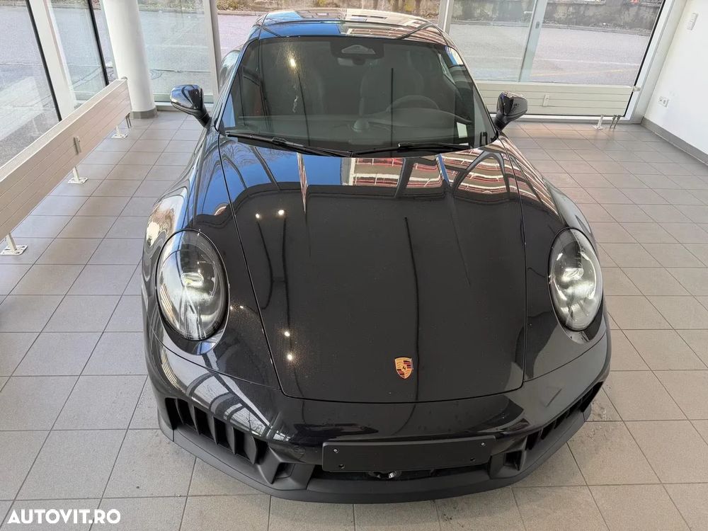Porsche 911 Carrera 4 GTS PDK - 4