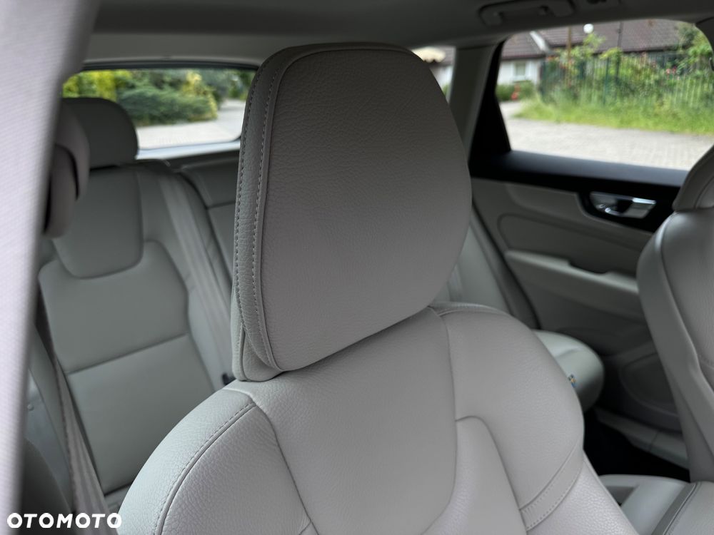 Volvo XC 60 B4 D AWD Geartronic Momentum Pro - 25