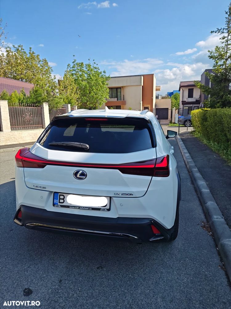 Lexus UX 250h (E-FOUR) F SPORT - 4