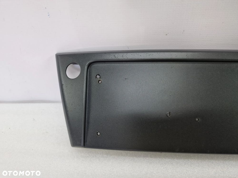 AUDI A6 C6 04- KRATKA ŚRODKOWA W GRILL / PODKŁADKA POD TABLICE , NR 4F0807285E , NR AUKCJI KR74 - 2