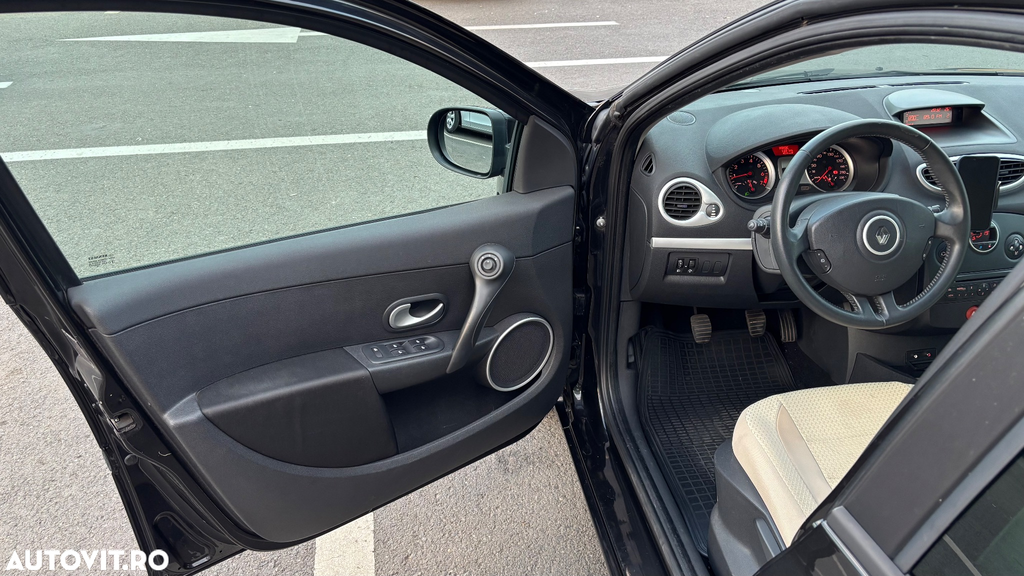 Renault Clio III 1.2 16V Expression - 6