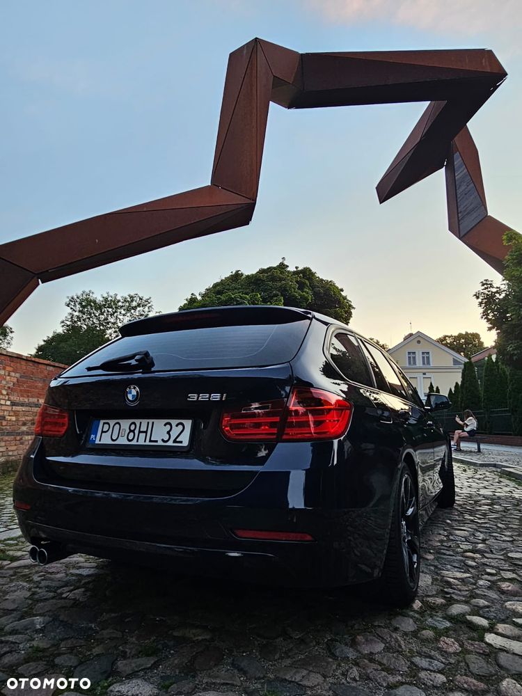 BMW Seria 3 328i - 5