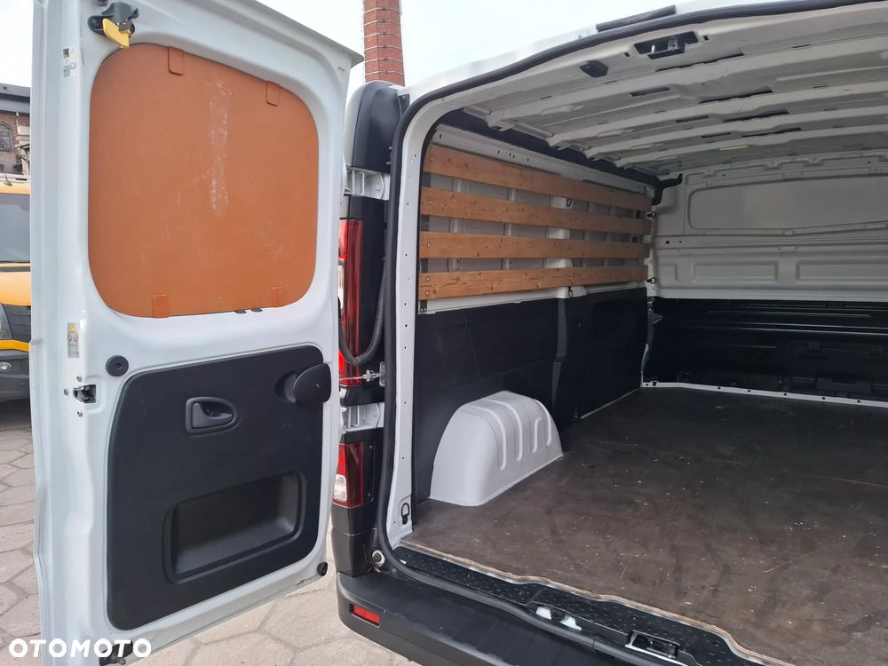 Renault Trafic 2017 LONG 1.6DCI 125KM KLIMA 3OSOBOWY - 25