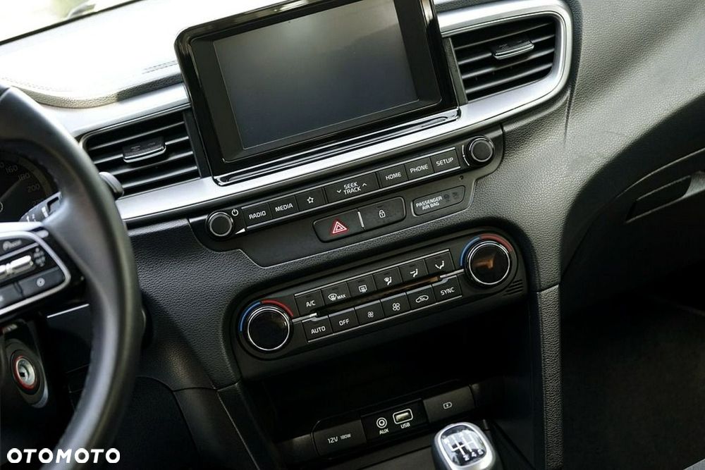 Kia Ceed - 26