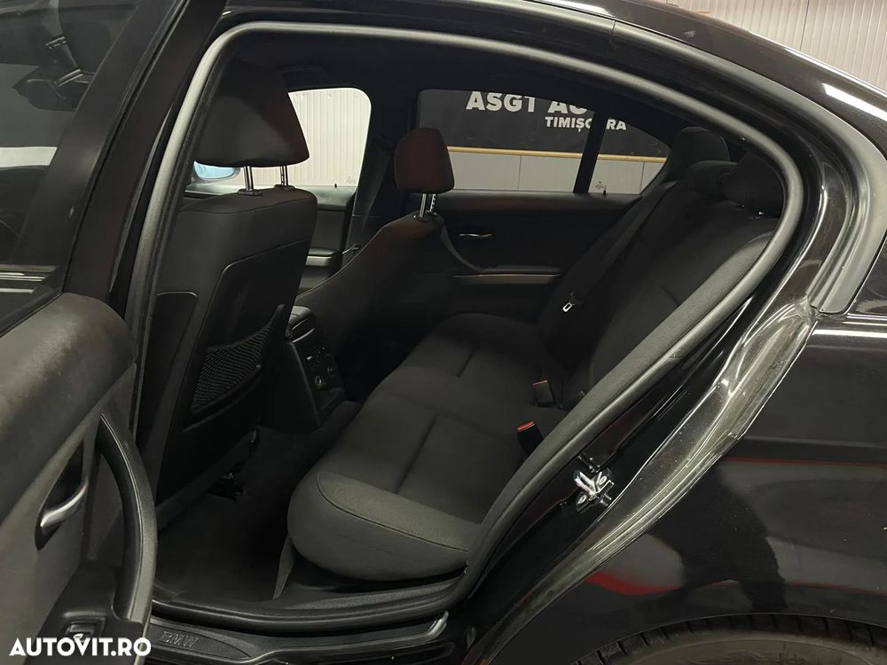 BMW Seria 3 318i Touring Aut. - 14