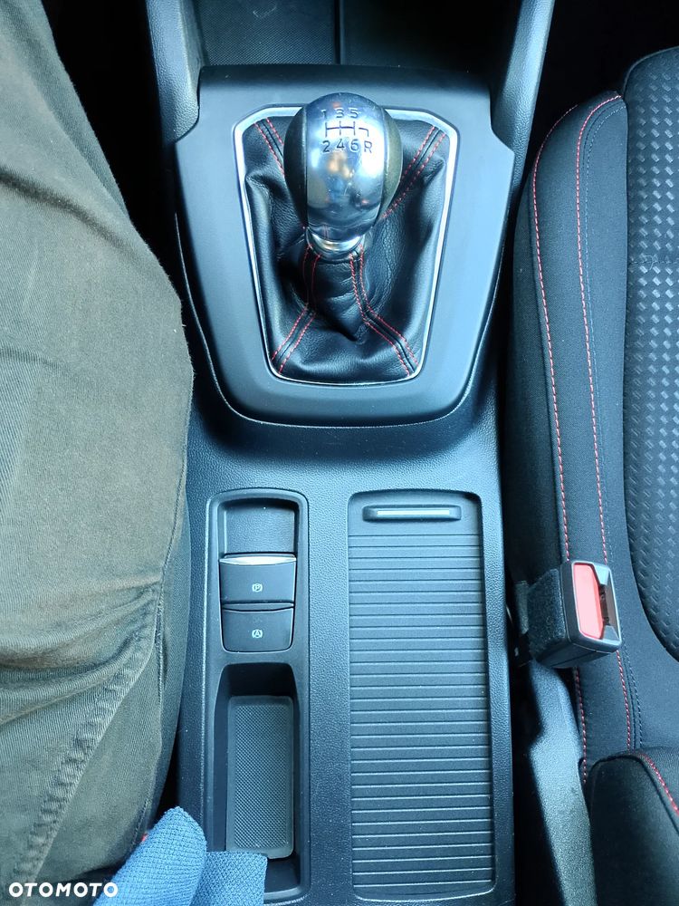 Ford Focus 1.0 EcoBoost Hybrid ST-LINE - 31