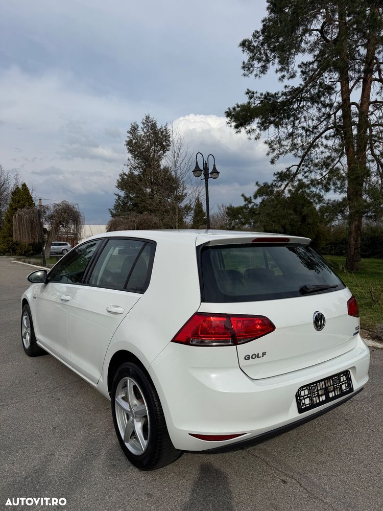 Volkswagen Golf - 6