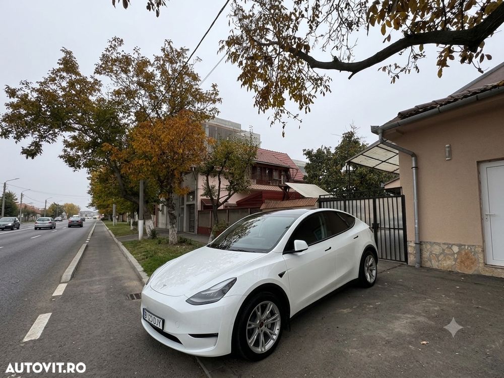 Tesla Model Y - 1